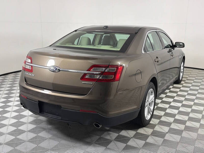 2016 Ford Taurus SE