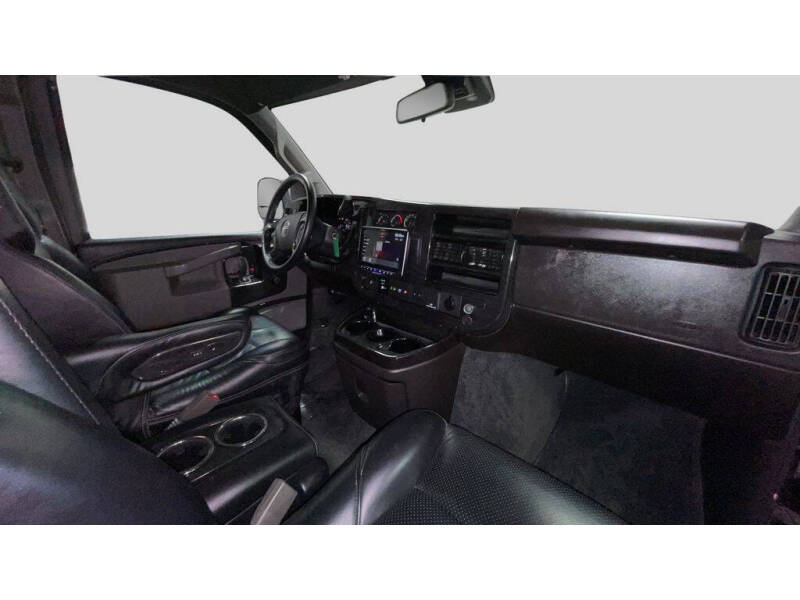 2025 GMC Savana 2500