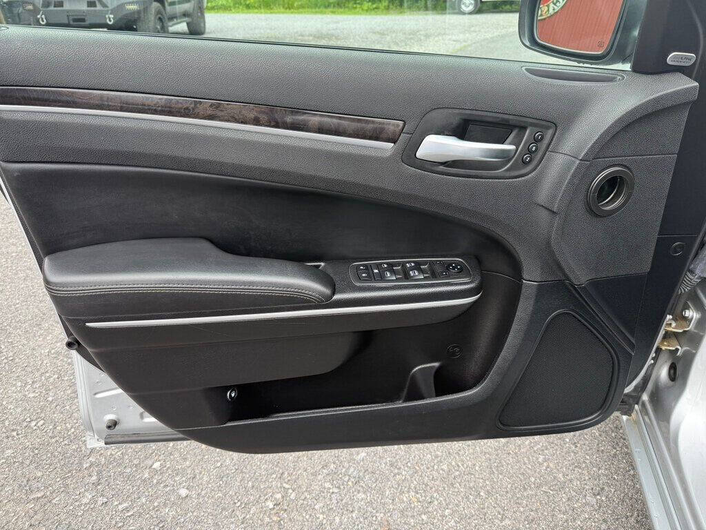 2019 Chrysler 300 19
