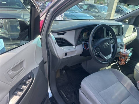 2017 Toyota Sienna L 7-Passenger