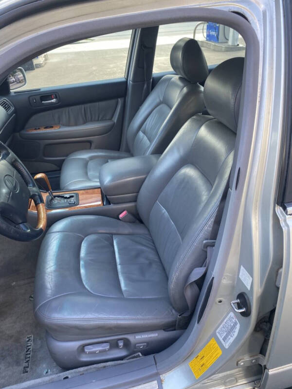 2000 Lexus LS 400