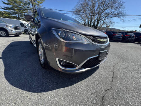 2017 Chrysler Pacifica Touring-L Plus