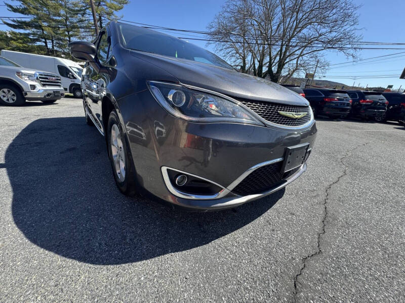 2017 Chrysler Pacifica Touring-L Plus