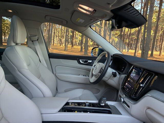 2023 Volvo XC60 B5 Plus Bright Theme