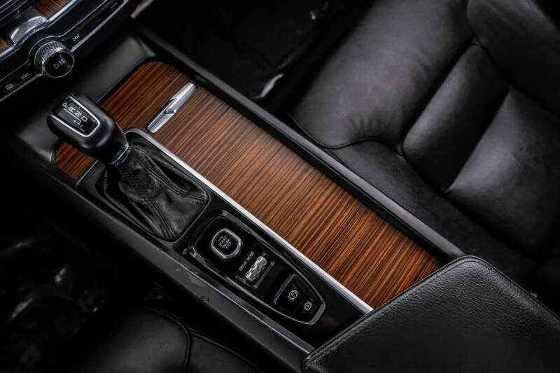 2021 Volvo XC60 T5 Momentum