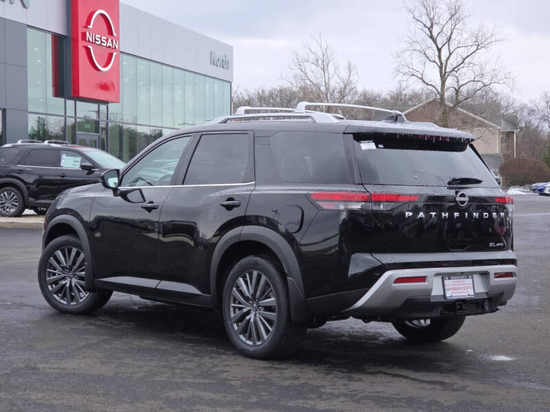 2025 Nissan Pathfinder SL