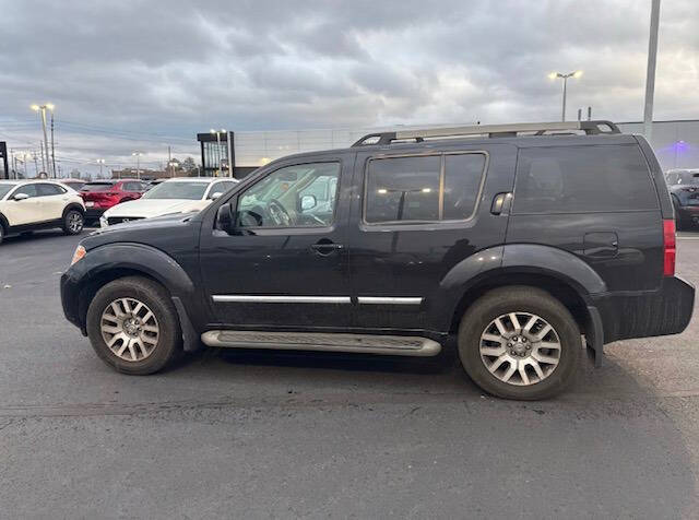2011 Nissan Pathfinder LE