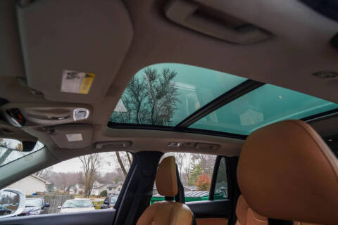 2016 Volvo XC90 T6 Momentum