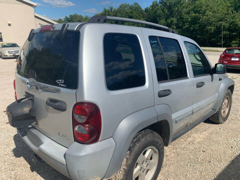 2005 Jeep Liberty for sale at Court House Cars, LLC in Chillicothe OH