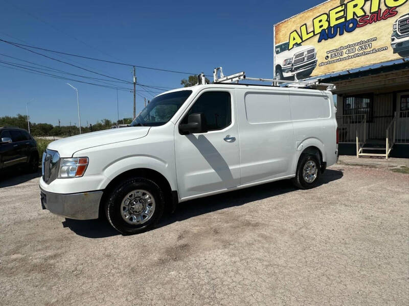 2015 Nissan NV Cargo SL photo 2