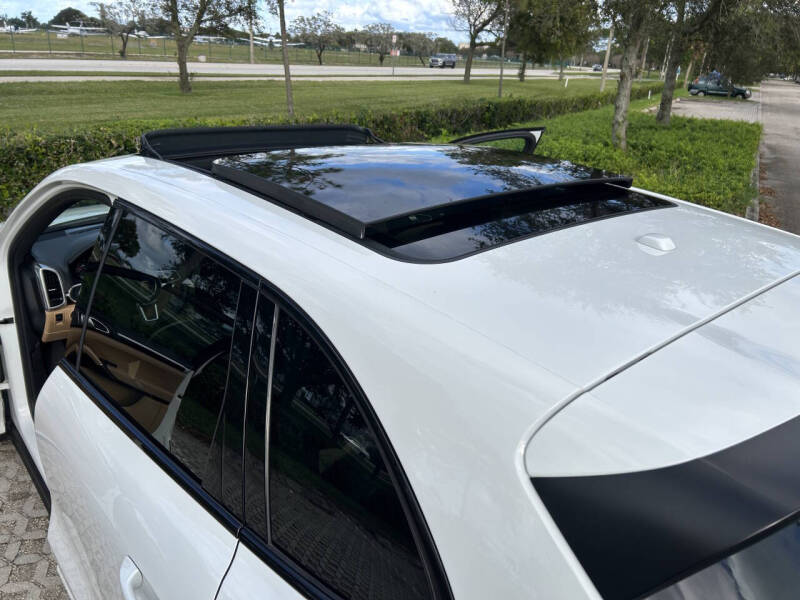 2017 Porsche Cayenne Platinum Edition