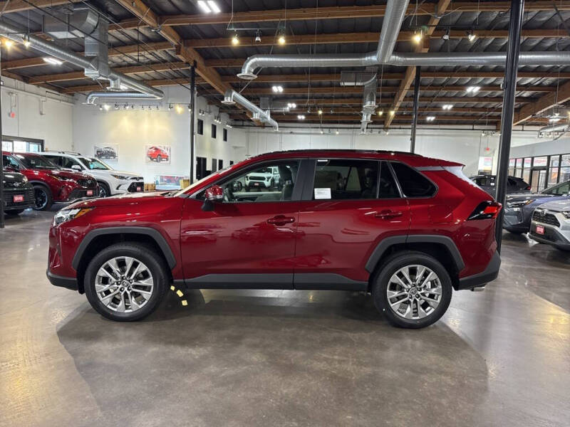 2025 Toyota RAV4 XLE Premium