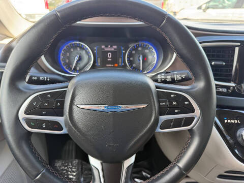 2017 Chrysler Pacifica Touring-L