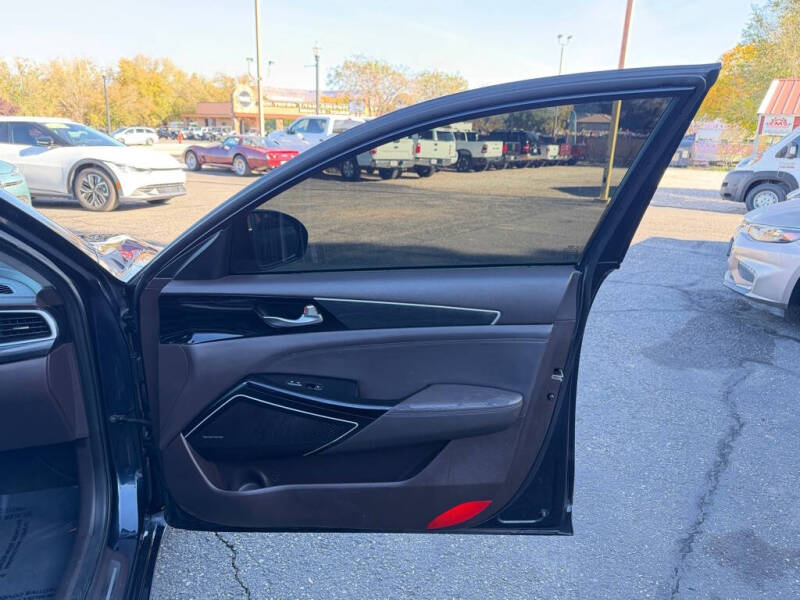 2017 Kia Cadenza Premium