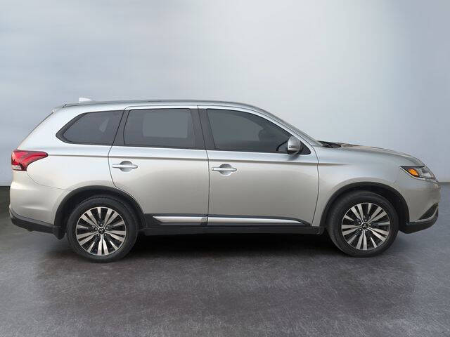 2020 Mitsubishi Outlander SE