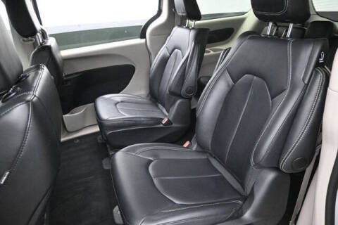 2024 Chrysler Pacifica Plug-In Hybrid Select