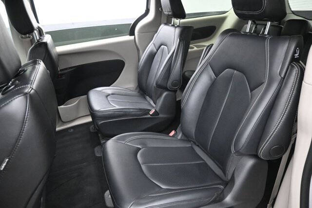2024 Chrysler Pacifica Plug-In Hybrid Select