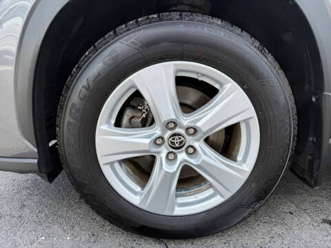 2022 Toyota Highlander LE