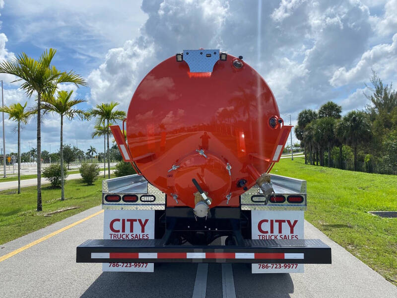 2018 Freightliner M2 106