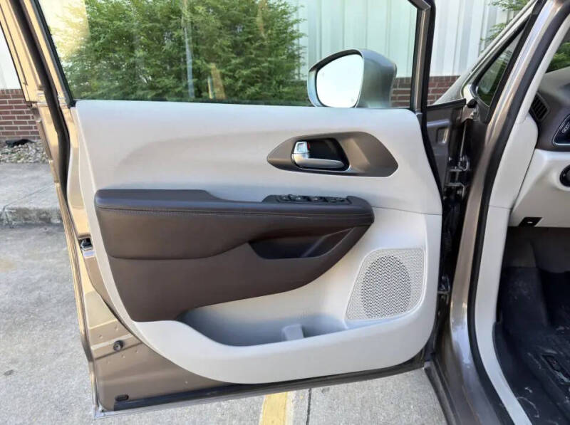 2017 Chrysler Pacifica Touring-L Plus