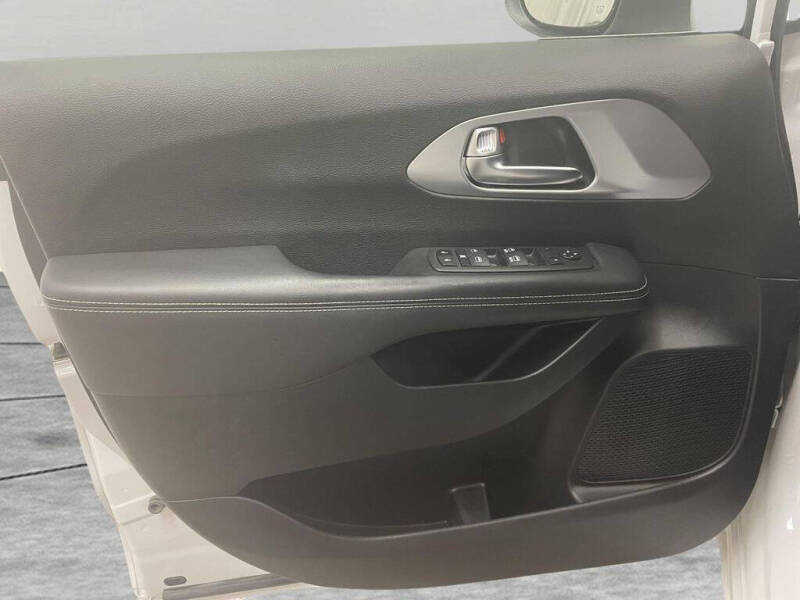 2023 Chrysler Pacifica Touring