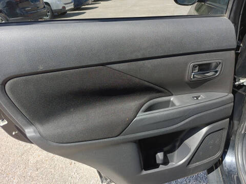 2016 Mitsubishi Outlander ES