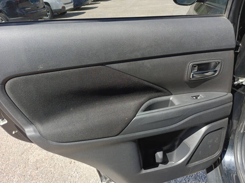 2016 Mitsubishi Outlander ES