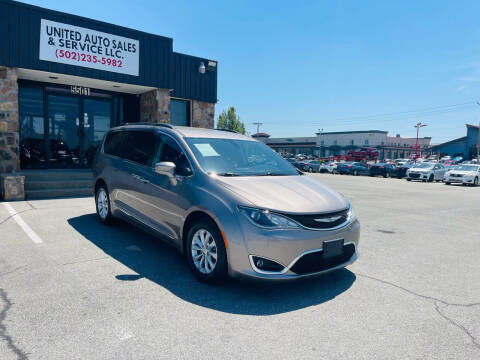 2017 Chrysler Pacifica Touring-L