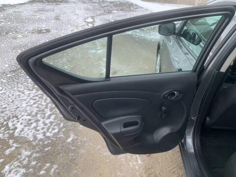 2019 Nissan Versa S Plus