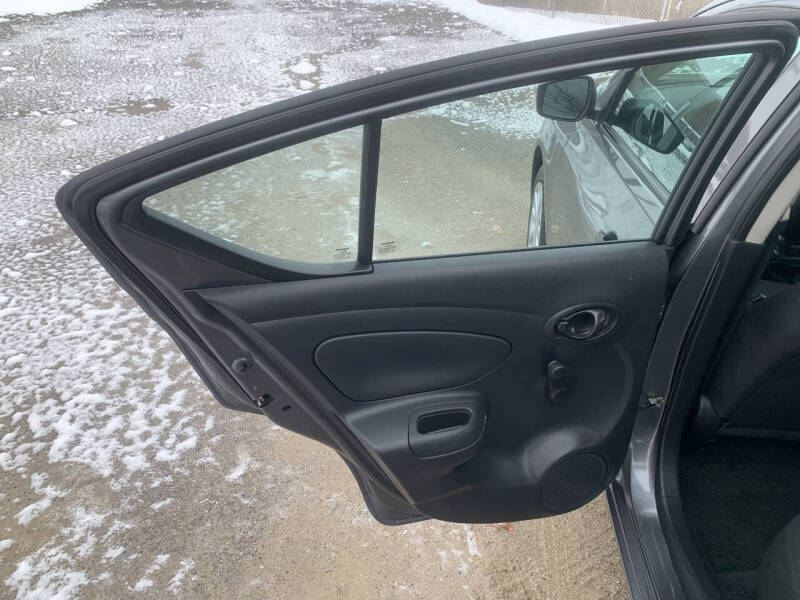 2019 Nissan Versa S Plus