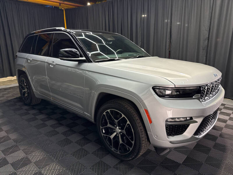 2022 Jeep Grand Cherokee Summit 4xe's photo
