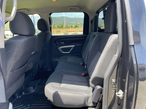 2017 Nissan Titan SV