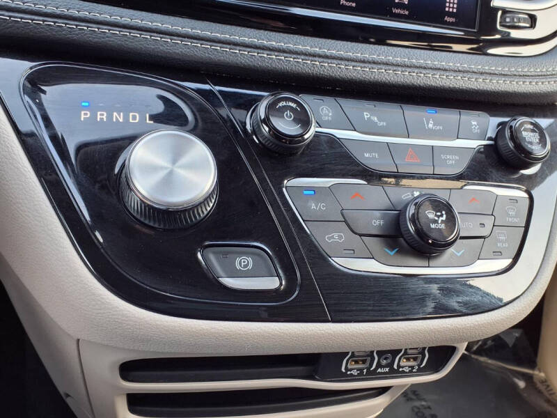 2024 Chrysler Pacifica Touring L