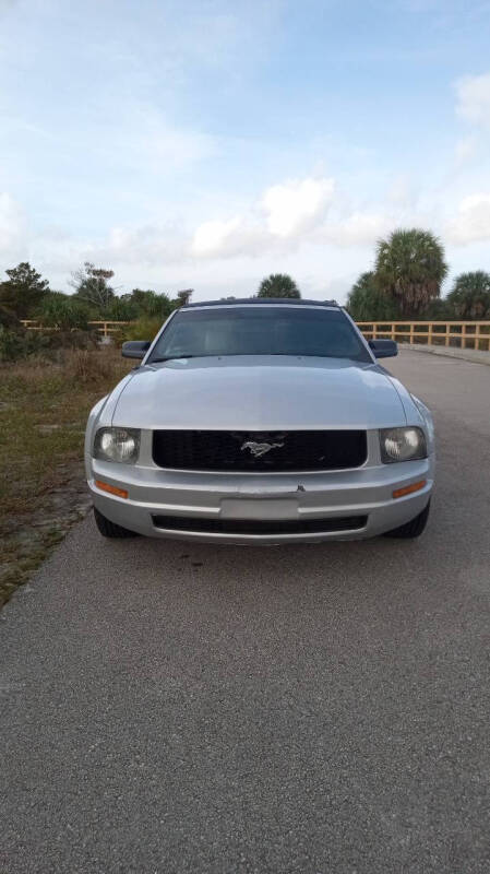 2007 Ford Mustang V6 Deluxe