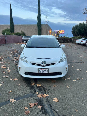 2013 Toyota Prius v Two