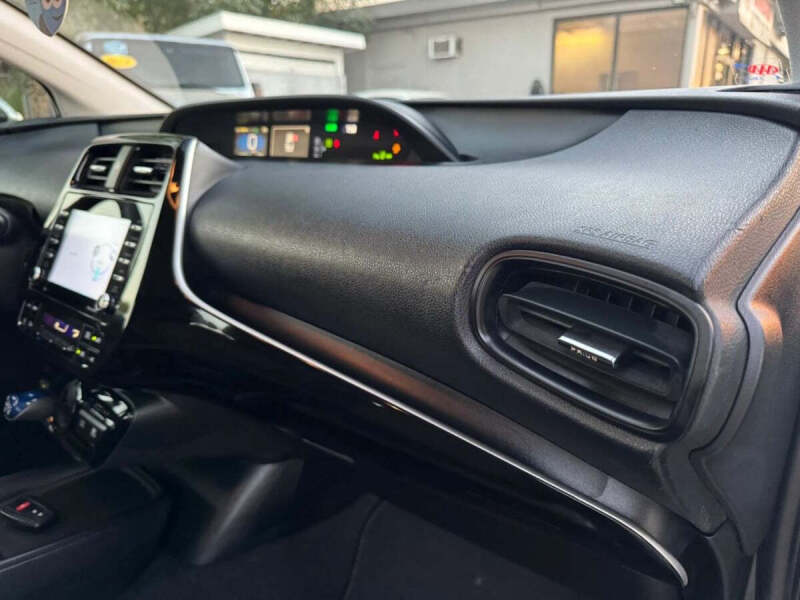 2021 Toyota Prius LE