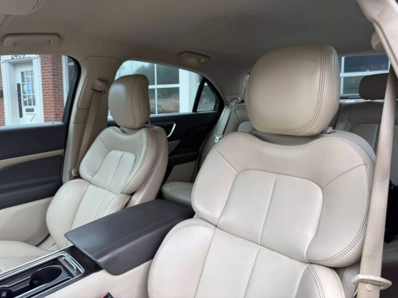 2018 Lincoln Continental Premiere