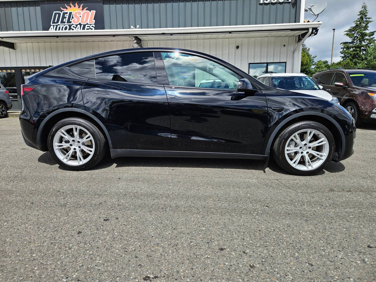 Black 2022 Tesla Model Y Long Range AWD Long Range 4dr Crossover 2