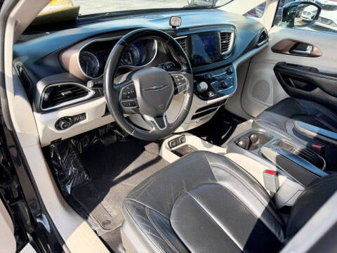 2017 Chrysler Pacifica Touring-L