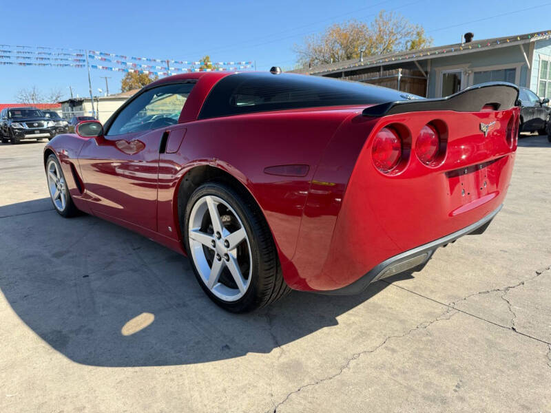 2005 Chevrolet Corvette Base photo 3