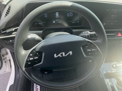 2023 Kia Niro LX