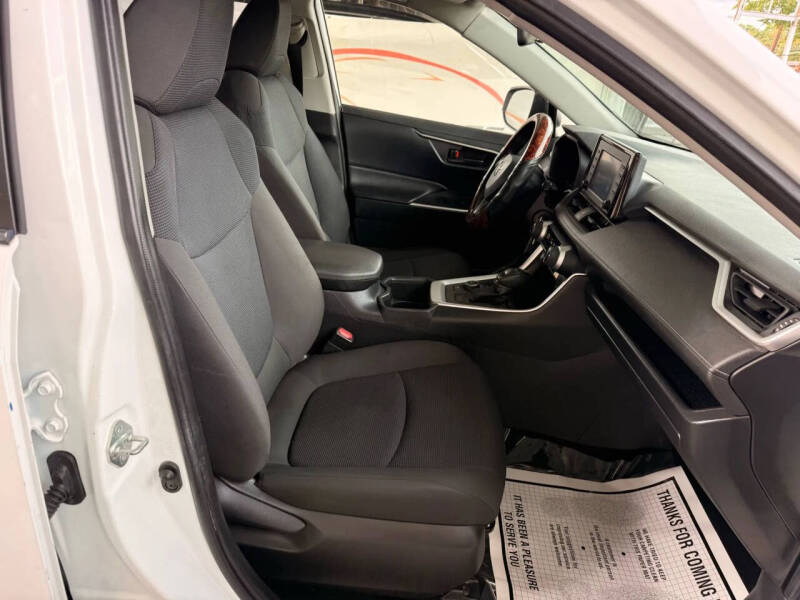 2022 Toyota RAV4 Hybrid LE