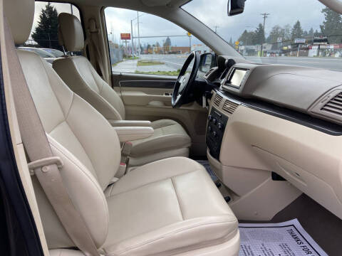 2010 Volkswagen Routan SE