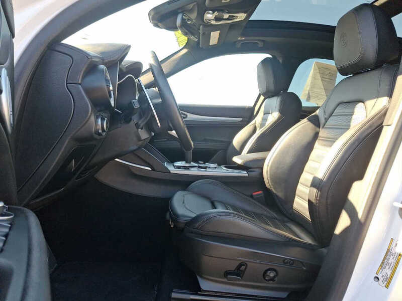 2023 Alfa Romeo Stelvio Veloce