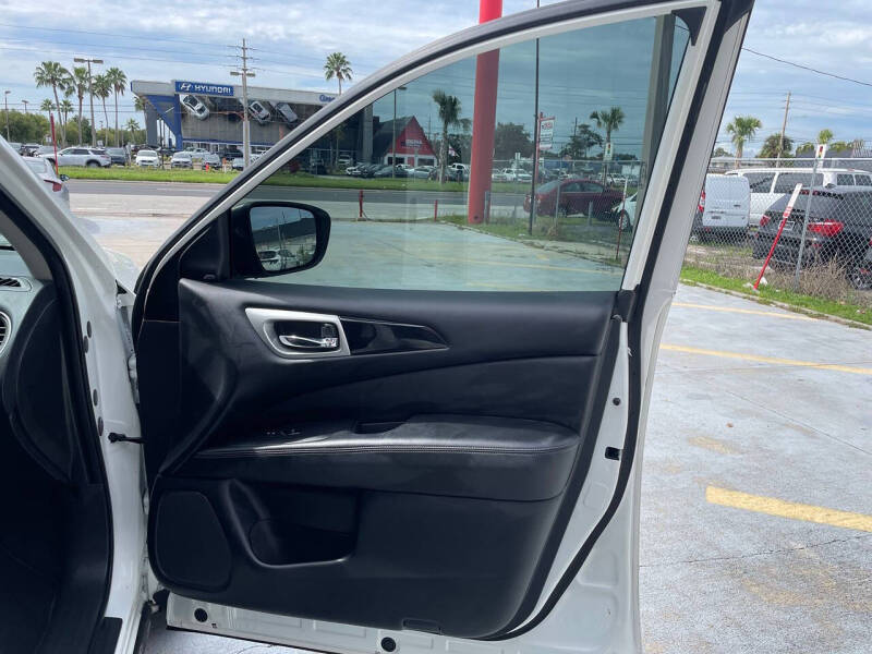 2020 Nissan Pathfinder SV