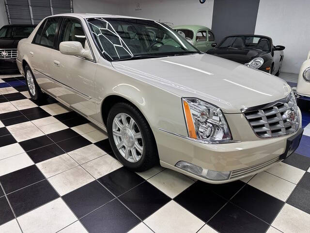 2011 Cadillac DTS Base's photo