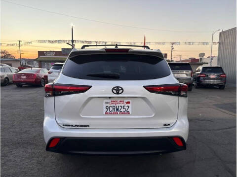 2022 Toyota Highlander LE