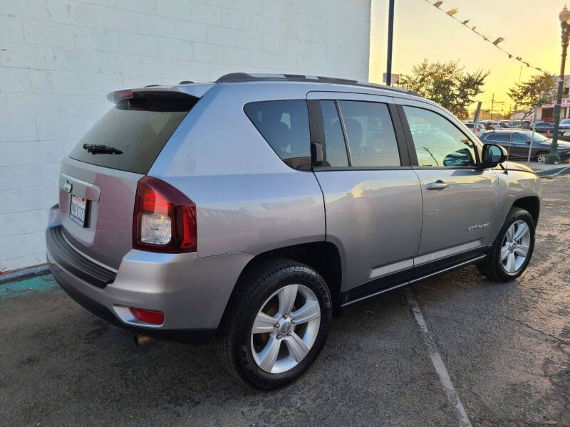 2016 Jeep Compass Sport photo 2