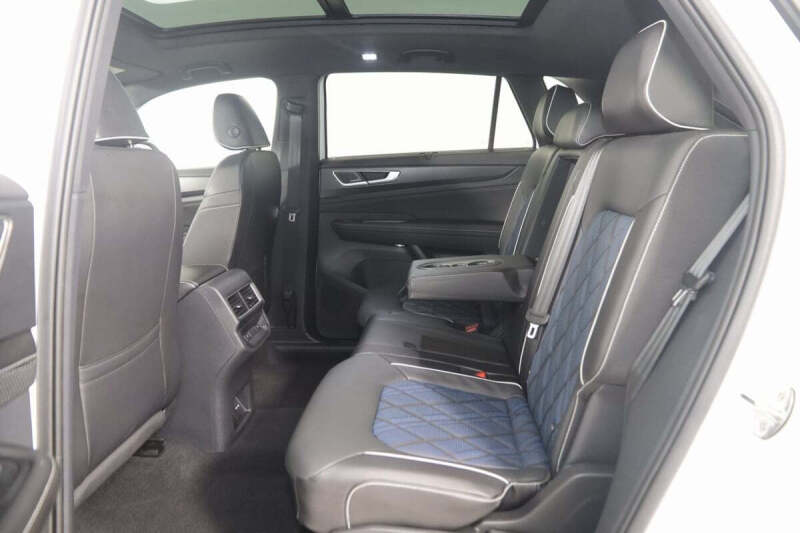 2024 Volkswagen Atlas Cross Sport SEL Premium R-Line 4Motion