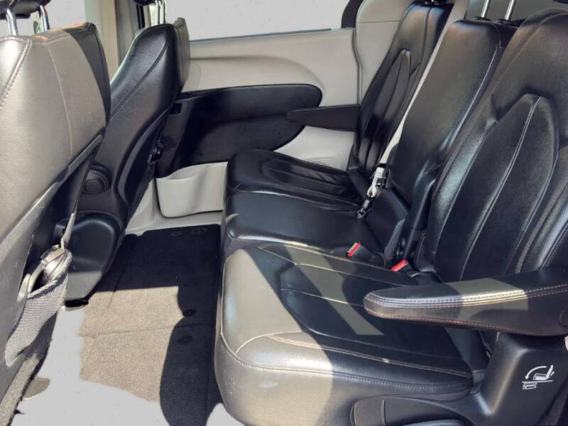 2017 Chrysler Pacifica Touring-L